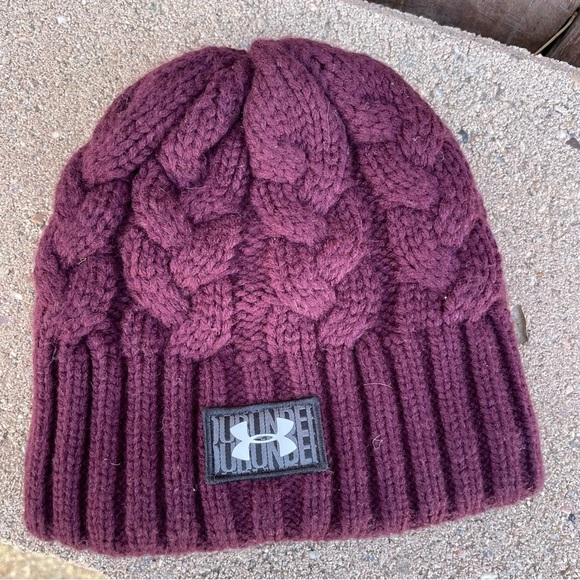 UNDER ARMOUR Women’s Burgundy Purple Winter Hat Beanie Fleece Lined - Picture 1 of 7